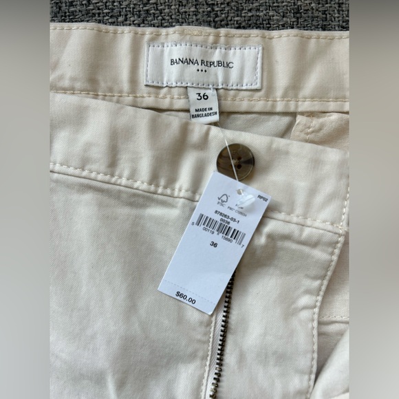 BANANA REPUBLIC 7" LIVED-IN SHORT - Picture 4 of 6